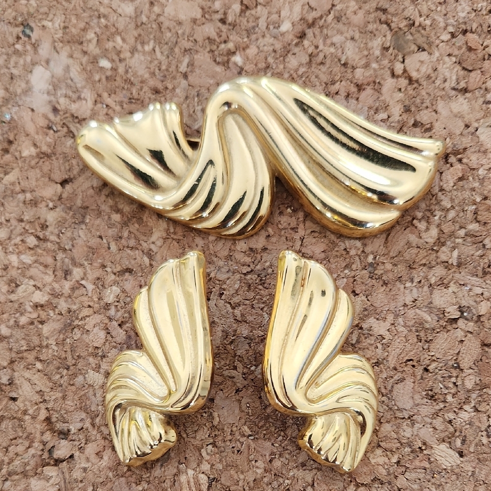 Vintage Avon Ocean Waves Abstract Brooch And Pierced Earrings